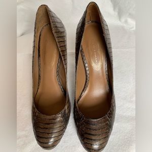 Elie Tahari womens brown snakeskin heel shoes. Size 36, size 5.5 US.